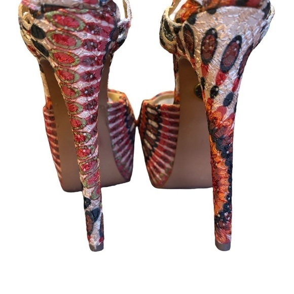 Betsey Johnson Bandit Swirl Multi-Color Platform 6” Stiletto Peep Toe Heels Sz 6 - Picture 9 of 11